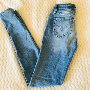 Light Washed Levis ✨